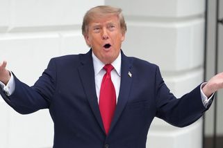 Líčím se sám, odhalil Trump na předvolebním mítinku - Novinky