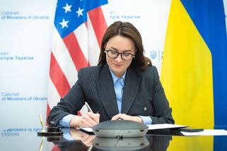 Ukrajina a Spojené státy podepsaly memorandum o nerostných surovinách - Seznam Zprávy