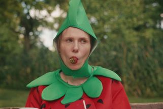 Anna Vaverková má nový klip. Je o nenávisti k narozeninám