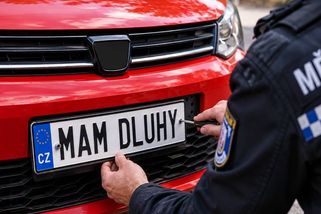 Řidič pod vlivem THC a se zákazem řízení přišel o značky