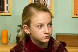 Ema z Ulice slaví 25 let. Anna-Marie Valentová herectví opustila kvůli fantasy, dnes nosí ofinu a piercing v nose