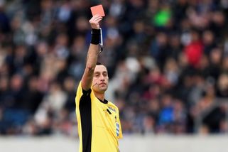 Jasné vyloučení, shodují se experti. Sparta ale na Baníku dohrála v jedenácti - Sport.cz