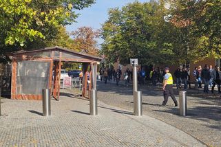 Konec „srubů“ z éry Miloše Zemana se blíží, na Hradě roste první nový prototyp - Novinky