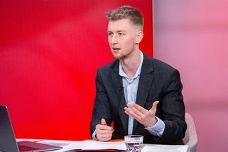 Důchody jsou neférové. Ať si spoří každý sám na sebe, navrhuje 18letý politik