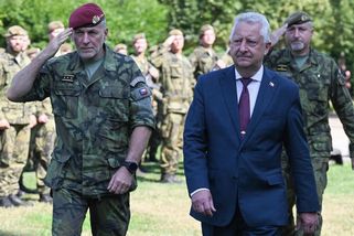 Generál Hlaváč se vzepřel Zůnovi, velitele kybernetických sil ve funkci podržel - Novinky