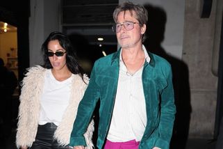 Můj bože, moje oči, úpí fanoušci: Brad Pitt si vyšel na rande v hodně neobvyklém outfitu. Partnerku držel jako poklad - Super.cz
