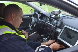 Řidič profičel okolo policistů a ti jej záhy zastavili. Já jsem neřídil, vyrukoval u soudu a ten se ho zastal - Novinky