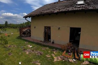 Exploze fotovoltaiky rozmetala dům na Náchodsku. Podívejte se na exkluzivní záběry hasičů | SPÁLENIŠTĚ