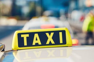 Taxíky bez limitu: Praha zrušila strop pro ceny taxametru, jízda může stát celé jmění - Novinky