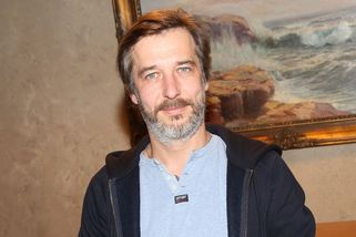 Pamatujete si fešáka ze Specialistů? Jan Zadražil změnil image. Šediny a vousy mu sluší - Super.cz