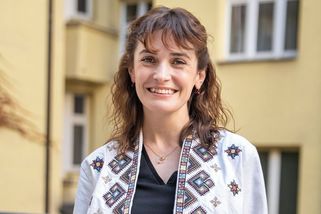 My nejsme sekta, láká Sarah Prachařová. Kvůli horké novince se proměnila v modelku, fanoušci jsou nadšení - Super.cz