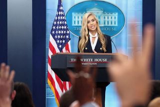 Další problém nové Trumpovy mluvčí. Marně se hledá její advokátní licence - Seznam Zprávy
