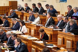 Končící senátoři dostanou na odstupném přes osm milionů - Novinky