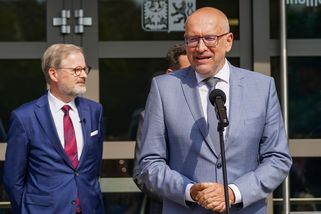 Konec povinné školní docházky. Dostanete peníze a učte si děti doma - Médium.cz