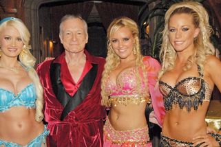 Jak dnes vypadají tři nejznámější milenky Hugha Hefnera? Kendra bojuje s kily a Holly je krásnější než kdysi - Super.cz
