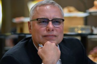 Takto bydlí miliardář Zdeněk Bakala na Šumavě. Jeho betonová vila připomíná protiatomový bunkr