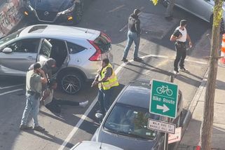 Agent ICE v New Yorku postřelil muže, který jel v autě s dítětem | Novinky.cz: Zahraniční