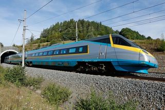 railtarget.cz/osobni-doprava/vzit-mu-mobil-a-rozflakat-ho-zuri-lide-nad-hazardem-na-strese-pendolina-byla-to-otazka-centimetru-12801.html?utm_source=www.seznam.cz&utm_medium=seznam_distribuce&utm_campaign=lide