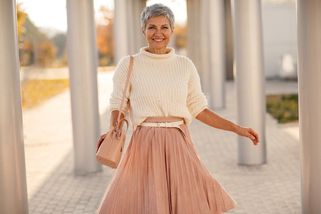 Tuhle sukni nosí na podzim skoro každá Italka 60+: Češky ji pořád neznají, i když opticky ubere i 10 kg