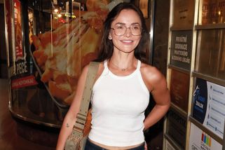 Radka Třeštíková oprášila džíny, na které jsme málem zapomněli. Vrací se bokovky do módy?