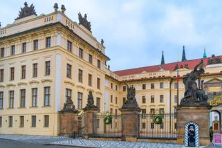 Kancelář prezidenta Pavla prodává luxusní kávovar. Původní cenu přes 100 tisíc korun snížili na 10 tisíc