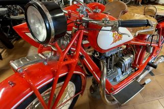 Poklady ze stodoly. Do aukce míří desítky starých motocyklů z jediné sbírky - Seznam Zprávy