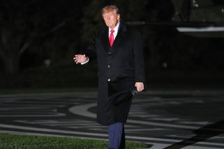 Skandál, cvičí při hymně. Trump se pustil do hvězdného basketbalisty LeBrona Jamese - Novinky