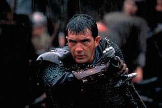 Vikingové: Původní konec skončil zraněním Banderase, pikantní rituál tvůrci vystřihli a film prodělal miliony