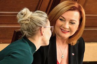 Žádné triky, obří schodek. Schillerová hájila před poslanci rozpočet - Novinky
