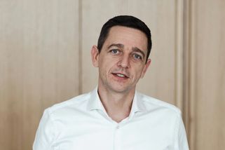 Musíte do ulic. Grolich burcuje lidi kvůli televizi a rozhlasu - Novinky