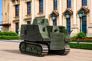 Bob Semple Tank: Tank z traktoru, kterému se smál celý svět - Médium.cz