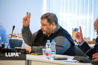 Mediální výbor sněmovny doporučil odvolat Xavera Veselého z Rady ČT - Lupa.cz