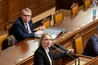 Vyvedením hrozili i Černochové, zásah ochranky zachytilo video. Chucpe, kritizovala exministryně