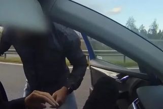 Agresivní vybrzďovač z dálnice D6 sám volal na policii. Snažil se udat svou oběť a vypadat nevinný