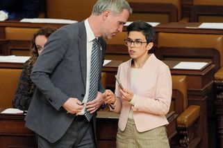 Piráti i ODS byli v minulosti pro zrušení koncesionářských poplatků - Novinky