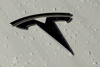 Tesla poprvé vypadla z desítky nejinovativnějších výrobců elektromobilů - Novinky