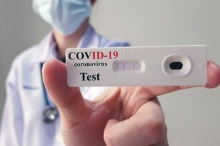 Mám dvě dávky a teď i covid. Zarazilo to i hygieniky, popisuje Češka - Seznam Zprávy