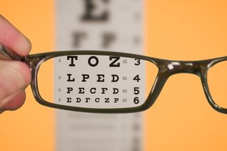 denikvektor.cz/ekonomika/neberou-vas-v-optice-na-hul-skla-muzete-mit-casto-za-min-nez-pulku-3805.html?utm_source=www.seznam.cz&utm_medium=seznam_distribuce&utm_campaign=lide