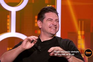 Jakub Prachař chytá depku z Vojty Kotka: Vezme si paruku a je Werich nebo Marie Terezie | Inkognito