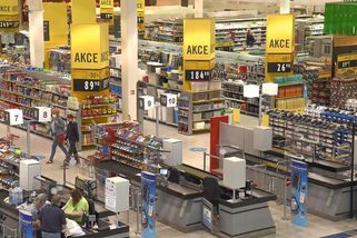 Po útoku na chladicí systémy ve Francii české supermarkety kontrolují své zabezpečení