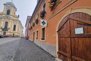 Mystický Úštěk v mlze: Místo jezera bahno, v pizzerii nám nadával papoušek - Médium.cz