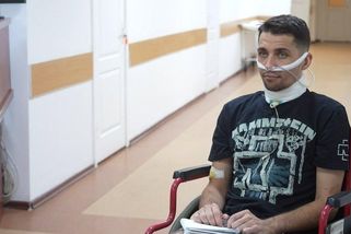 Rusové Ukrajinci prořízli hrdlo a hodili ho do jámy s mrtvolami. Pět dní se plazil a přežil - Novinky