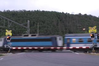 Železniční přejezd Králův Dvůr | Železniční přejezdy