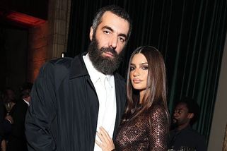 Ratajkowski na party oblékla „nahé šaty“. Tohle se stalo, když je prosvítil blesk. Příště jdi rovnou nahá, radí fanoušci - Super.cz