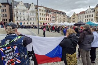 V Liberci a Českých Budějovicích proběhly protesty na podporu ČT a ČRo - Novinky