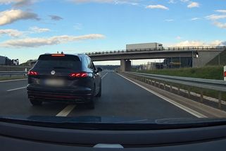 Vybrzdil ji a před dcerou zbil. Šílený řidič z D6 už si vyslechl, co mu hrozí
