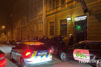 Další noční razie v ukrajinském klubu na Žižkově. Po celnících přišla policie - Novinky