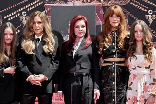 Elvisovy vnučky vyrostly do mimořádné krásy: Vzácná fotografie dvojčat zesnulé Lisy Marie Presley, které oslavily 18 - Super.cz