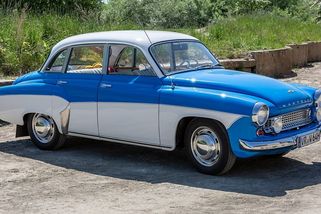 Wartburg 311 Standard stál 37 tisíc Kčs. Škoda Octavia byla dražší a měla jen dvoje dveře