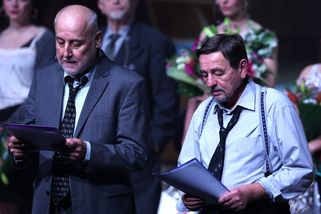 Platíme i politiky, které jsme nevolili. Ostravští herci se po premiéře pustili do vlády - Novinky
